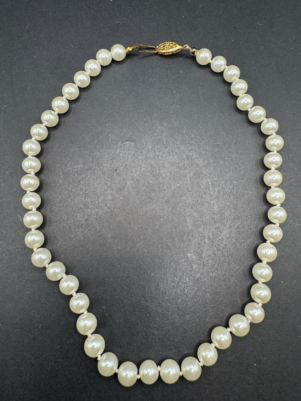 Vintage Knotted Ivory Pearl Necklace Petite Choker Gold Tone Hook Clasp 17 Inch